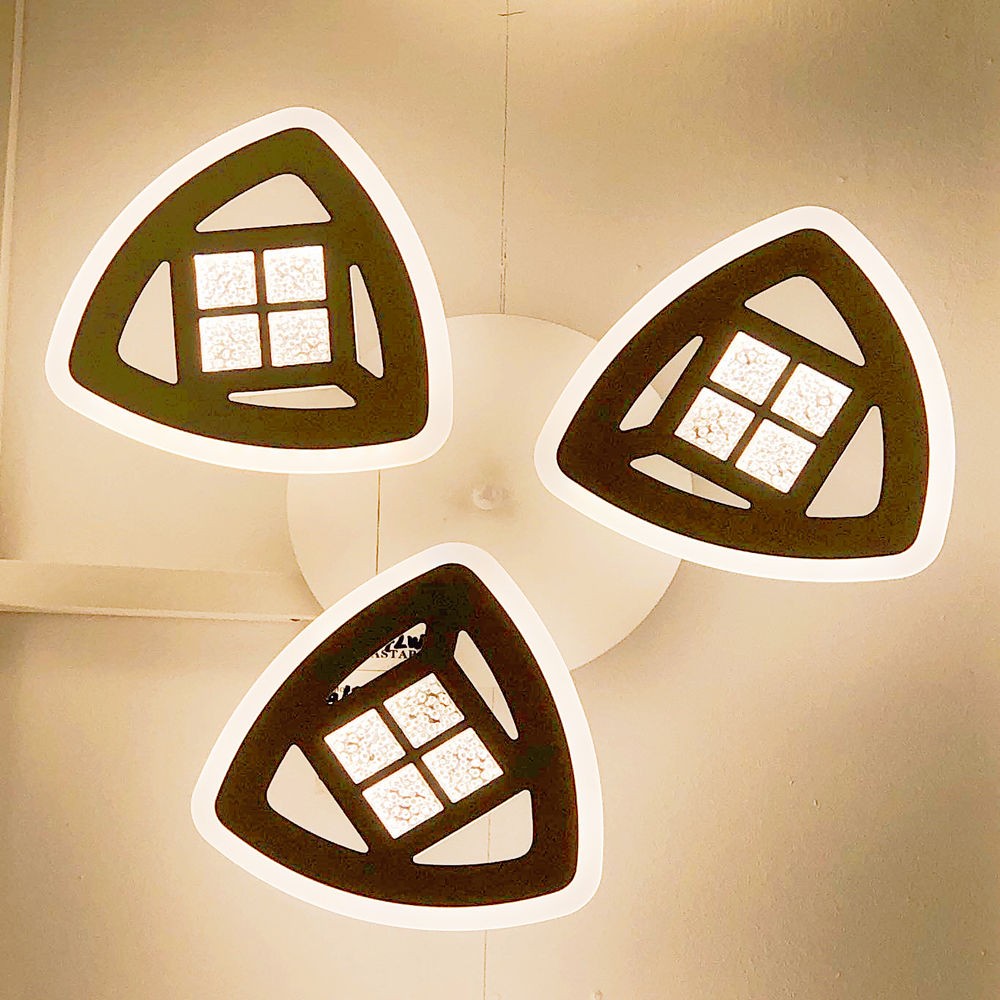 Lustra LED tavan 74W 1750lm, 3 brate triunghiulare cu difuzor acrilic, lumina calda, design modern