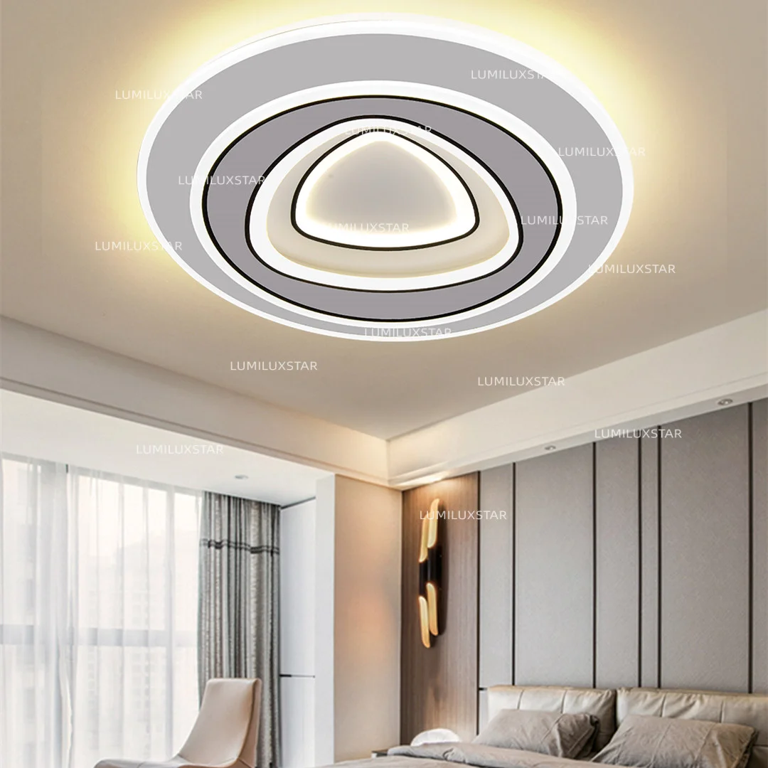 Plafoniera LED rotunda 120W, 6000 lumeni, lumina reglabila 3000K-6500K, montata pe tavan in dormitor modern
