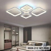 Plafoniera LED RGB montata pe tavan in dormitor modern, lumina albastra de accent RGB vizibila