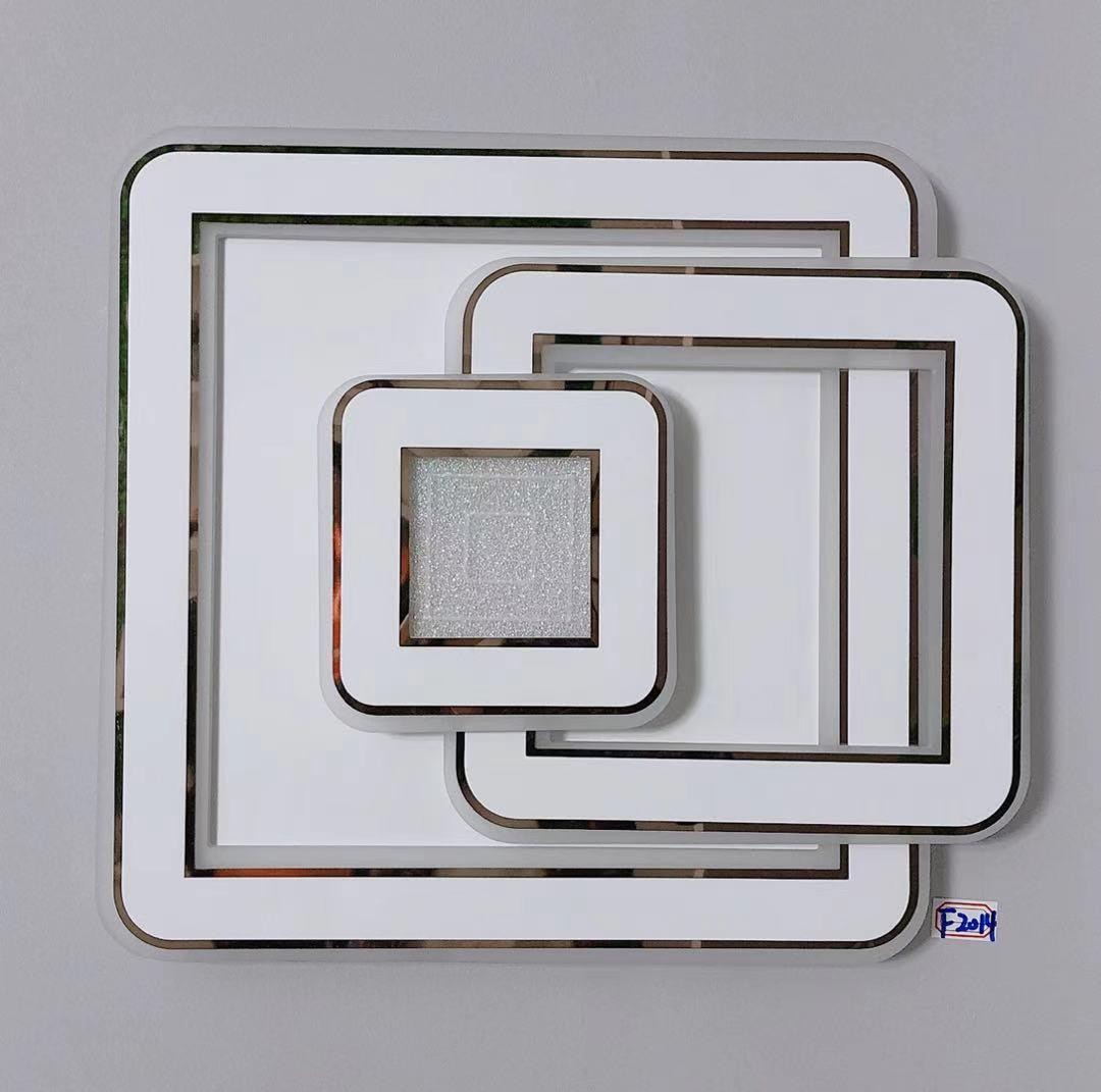 Plafoniera LED patrata geometrica cu cadre concentrice, vedere fata lumina stinsa, finisaj alb-metal
