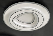 Plafoniera LED rotunda cu design stratificat concentric, difuzor acrilic mat, vedere de aproape