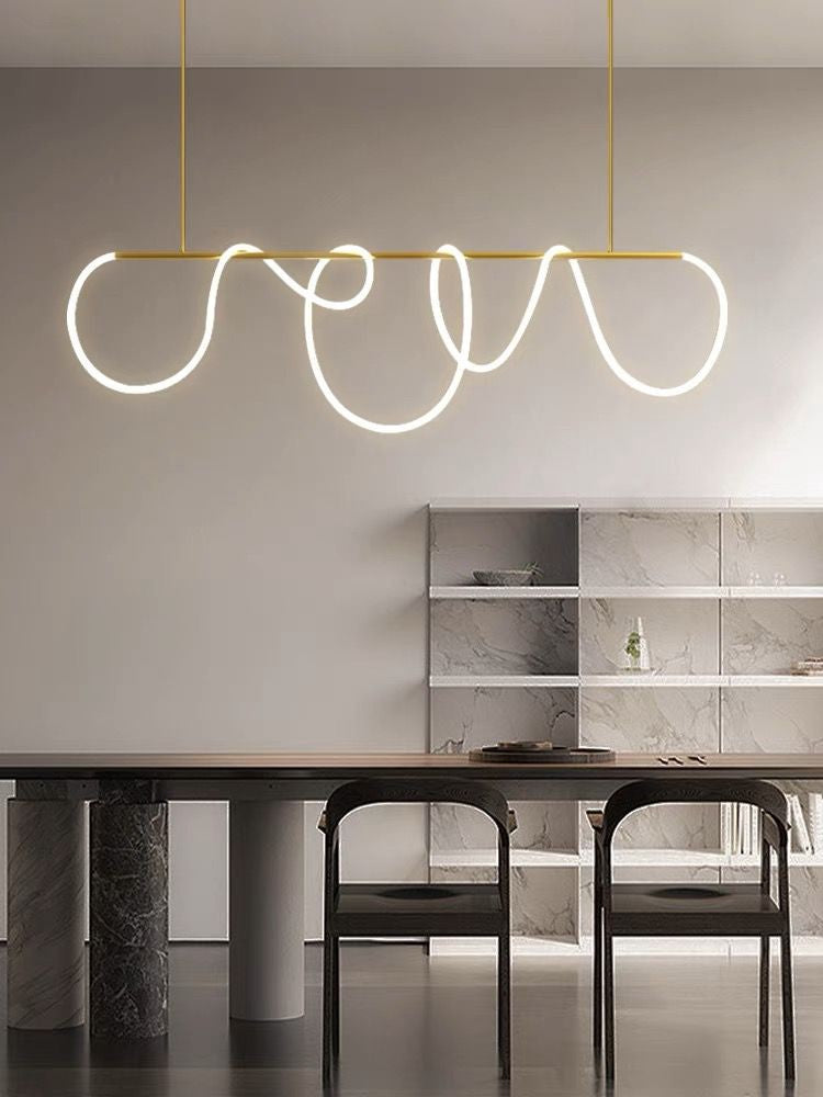 Lustra LED suspendata cu forma de curbe libere, iluminat cald deasupra mesei de dining
