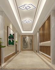 Lustra LED cu design geometric, montata pe tavan in hol modern, iluminat uniform si estetic
