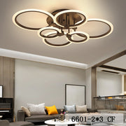 Plafoniera LED 6 cercuri maro montata pe tavan in living modern, iluminare uniforma si puternica