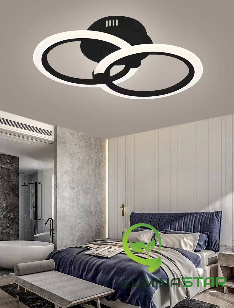 Lustra LED cu doua cercuri neagra montata pe tavan in dormitor modern, iluminare uniforma si ambientala