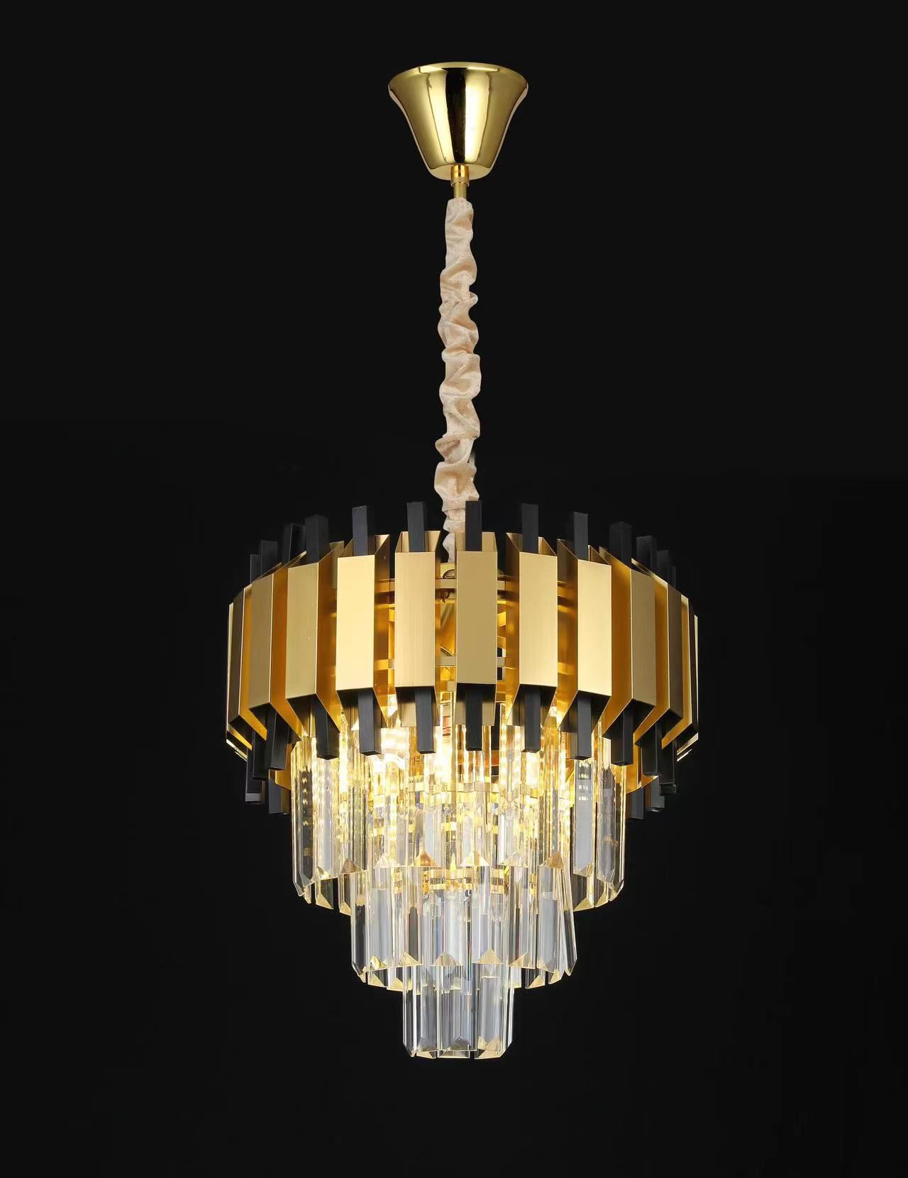 Candelabru suspendat auriu-negru cu cristale stratificate pe 3 niveluri, soclu E14, diametru 300mm