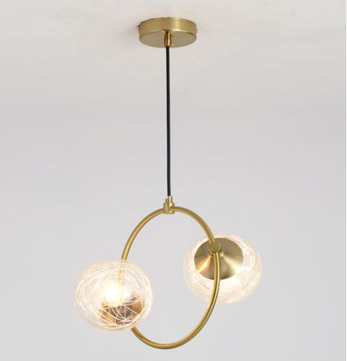 Lustra suspendata 2 globuri sticla cu fir decorativ, soclu E27, structura circulara metalica aurie, max 2x60W