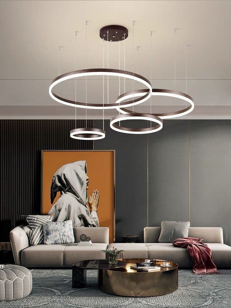 Lustra LED cu 4 inele maro 204W 9800 lumeni, montata in living modern, lumina calda