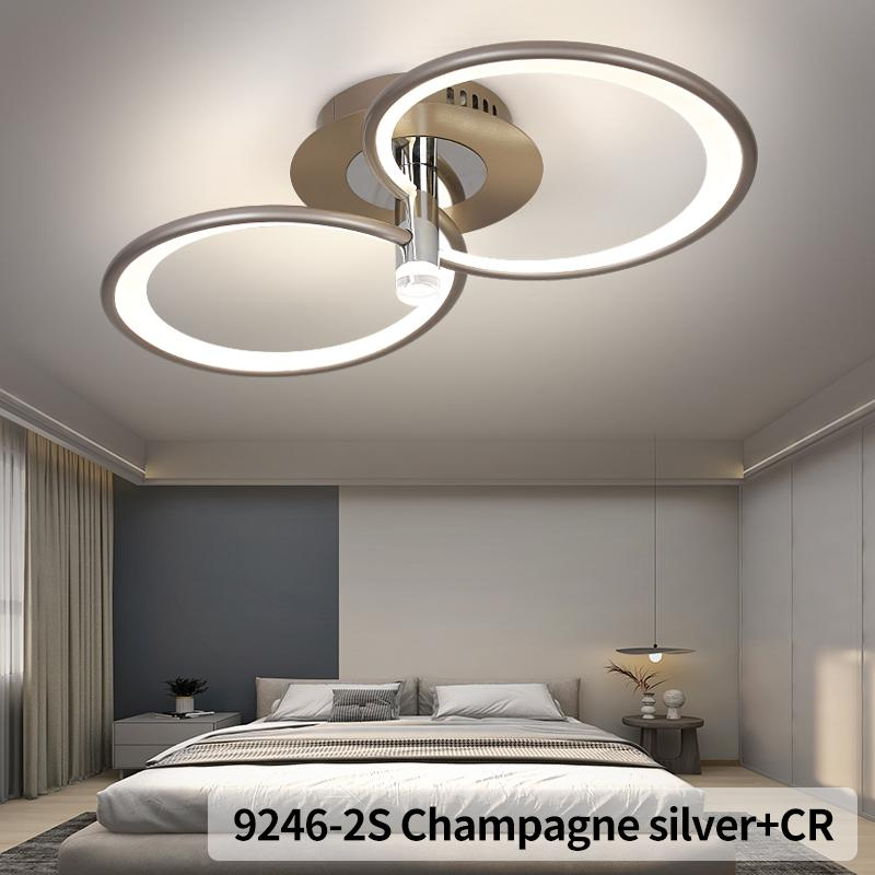 Plafoniera LED cu inele montata pe tavan in dormitor modern, lumina calda uniforma