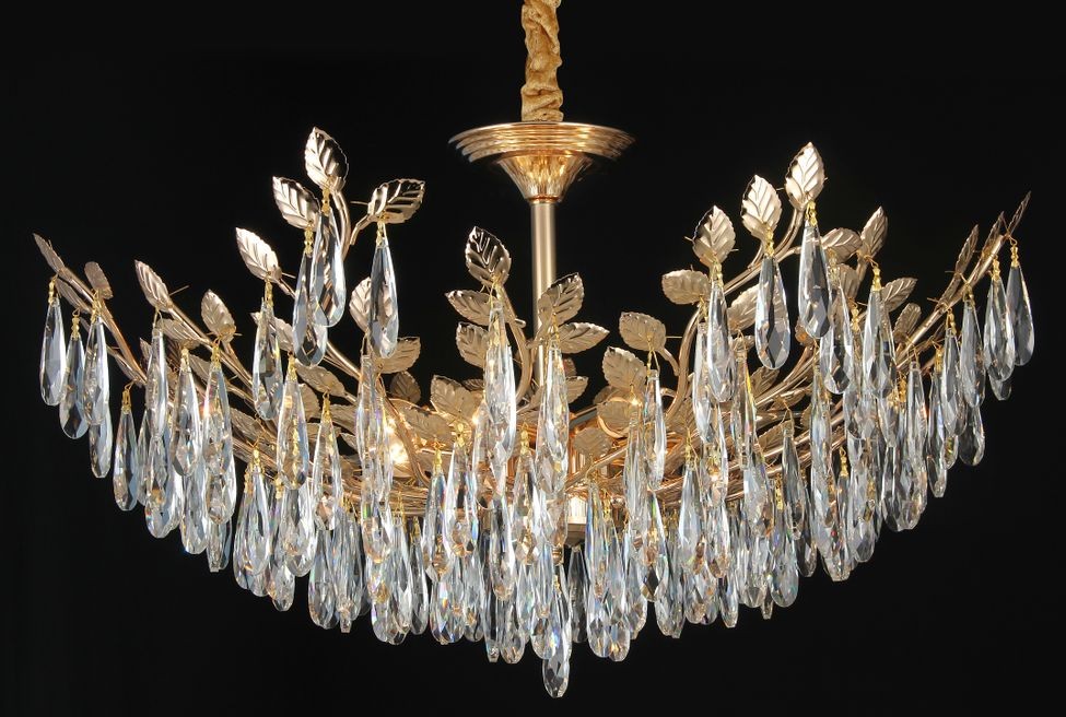 Candelabru cristal auriu cu frunze, diametru 85cm, 8xE14, pandantive fatetate pentru living elegant