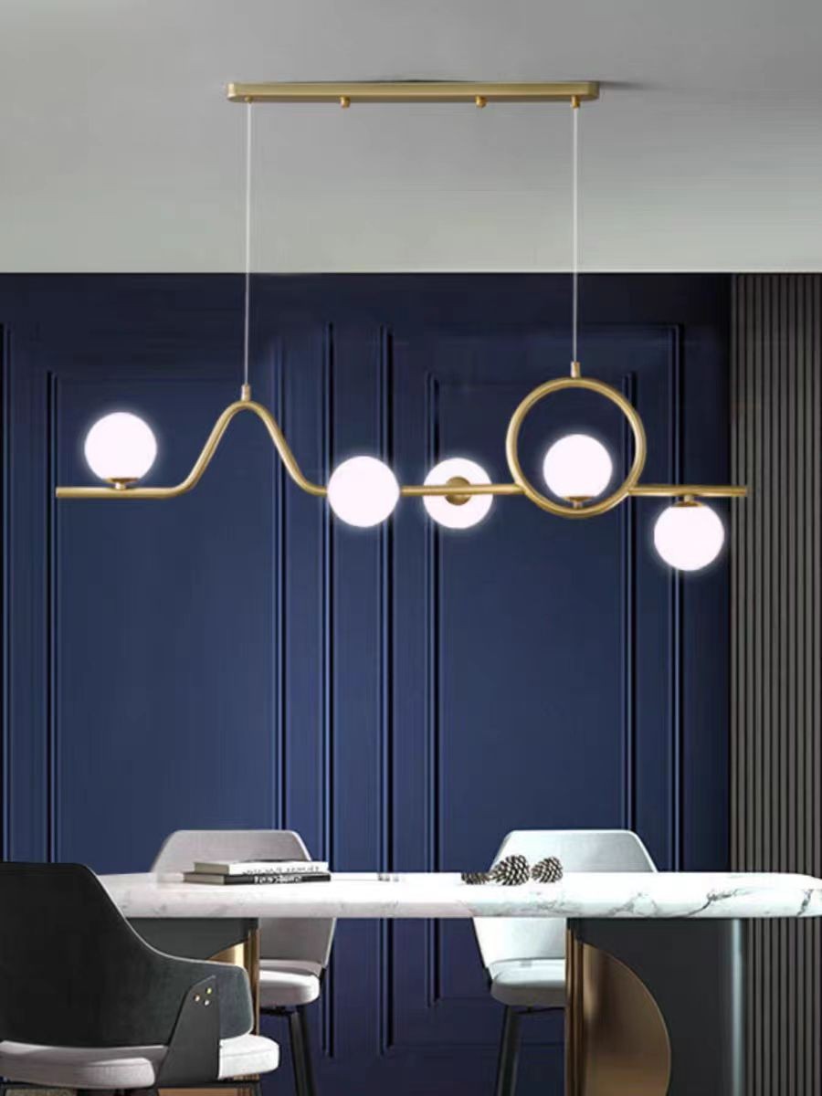 Lustra LED suspendata 5 globuri acril mat opalescent, structura metalica aurie, 120 cm, montaj tavan, design modern asimetric