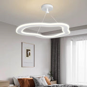 Lustra LED suspendata forma organica alba, 27W, lumina calda, montaj in dormitor modern