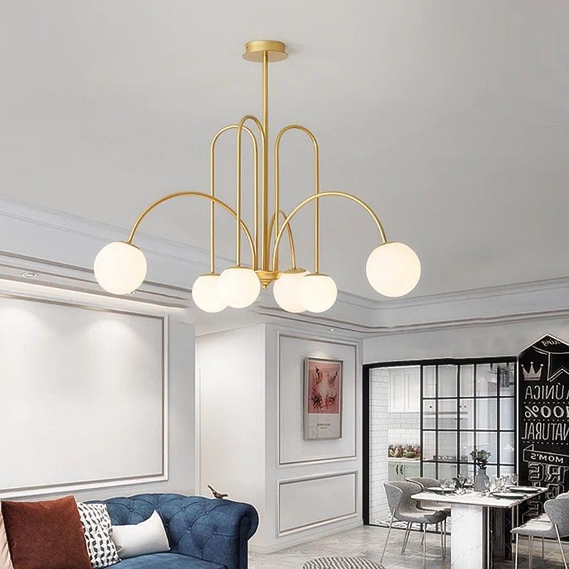 Lustra cu brate arcuite aurii si globuri mat, montaj tavan, potrivita pentru living si dining