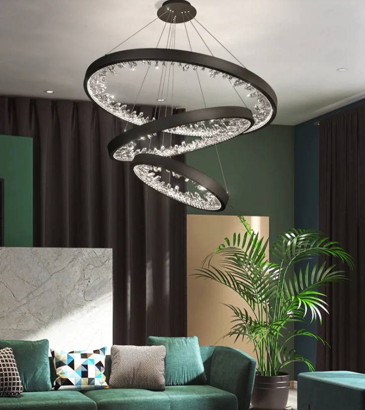 Lustra LED cu trei inele de cristal, rama neagra mata, montaj suspendat, ambient modern cu lumina reglabila