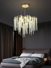 Candelabru cristal tip salcie auriu 6xE14, D450mm, montat pe tavan in dormitor elegant