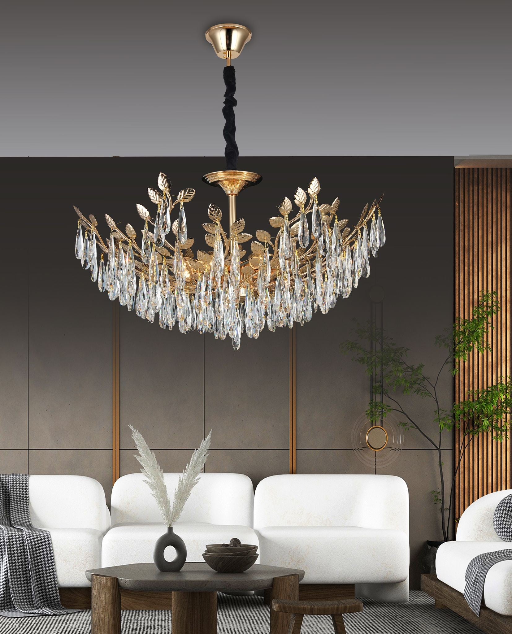 Candelabru cristal auriu cu frunze montat in living modern, aspect de ansamblu in spatiu