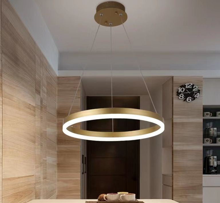 Lustra LED ring 60cm 33W finisaj auriu, lumina reglabila calda/neutra/rece, suspendata deasupra mesei de bucatarie