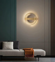 Aplica LED de perete circulara 30W, finisaj auriu, lumina calda 3000K, montaj pe perete living