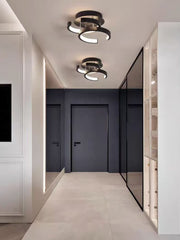 Lustra LED 18W cu 3 temperaturi de culoare, inele asimetrice negre, montaj tavan, hol modern