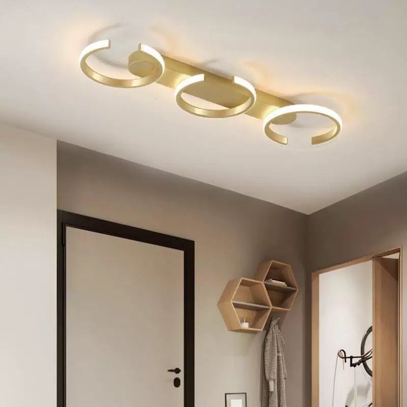 Lustra LED tavan 60W cu 3 inele aurii, lumina reglabila 3000K-6500K, montaj aplicat, design modern pentru hol