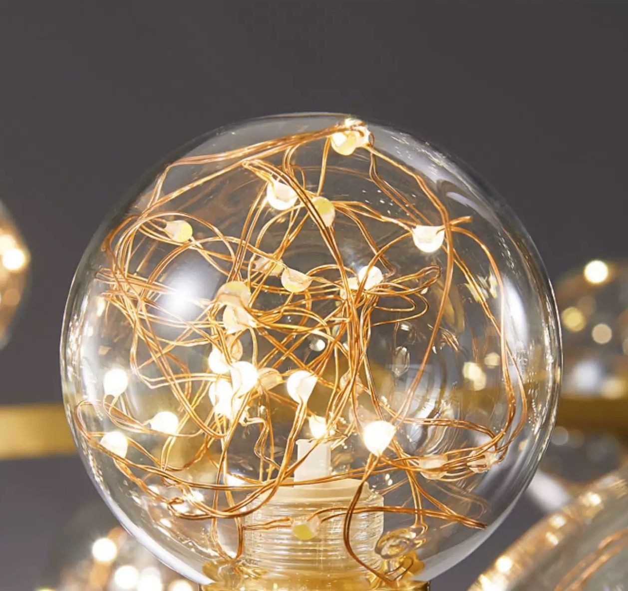 Bec LED glob transparent cu fire de cupru si micro-LED-uri, lumina calda 3000K, efect cer instelat