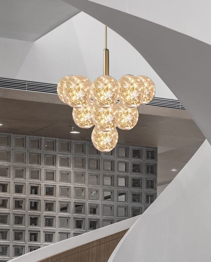 Lustra LED suspendata cu 13 globuri transparente, 90W, montaj pe tavan inalt in spatiu comercial