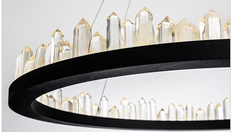 Lustra LED inel cu cristale fatetate 136W, rama metalica neagra mata, lumina reglabila 3000K-6500K, montaj suspendat