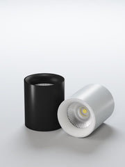 Spot LED aplicat 7W, 700 lumeni, 4000K, corp cilindric din metal, disponibil in alb si negru, montaj pe tavan sau perete