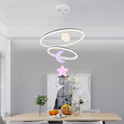 Lustra LED suspendata 160W cu doua inele si pandantive luna, stea, disc cristalin colorat, 3000K-6500K, sufragerie
