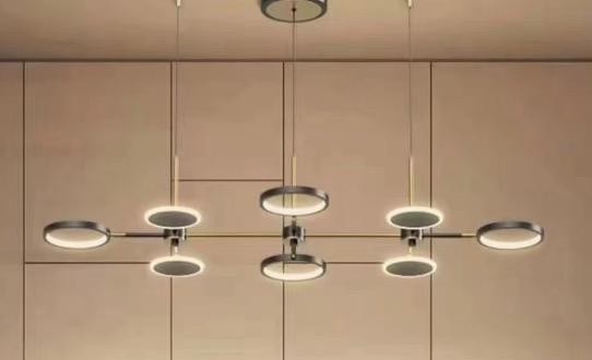 Lustra LED cu inele circulare, 112W, 3500 lm, lumina reglabila 3000K-6500K, telecomanda WiFi, design modern geometric