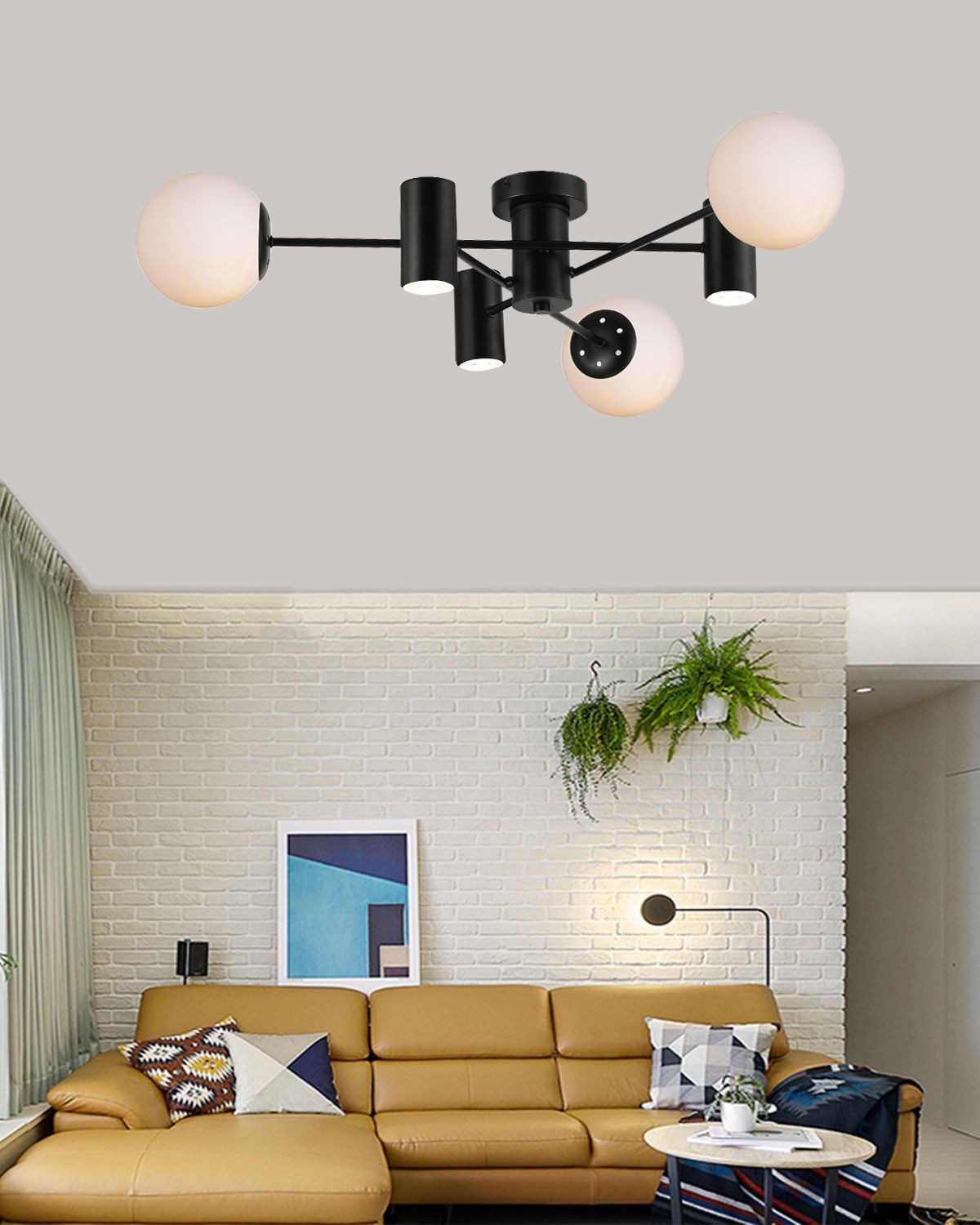 Lustra semiplafon negru cu globuri mate montata pe tavan, aspect modern in living cu canapea din piele