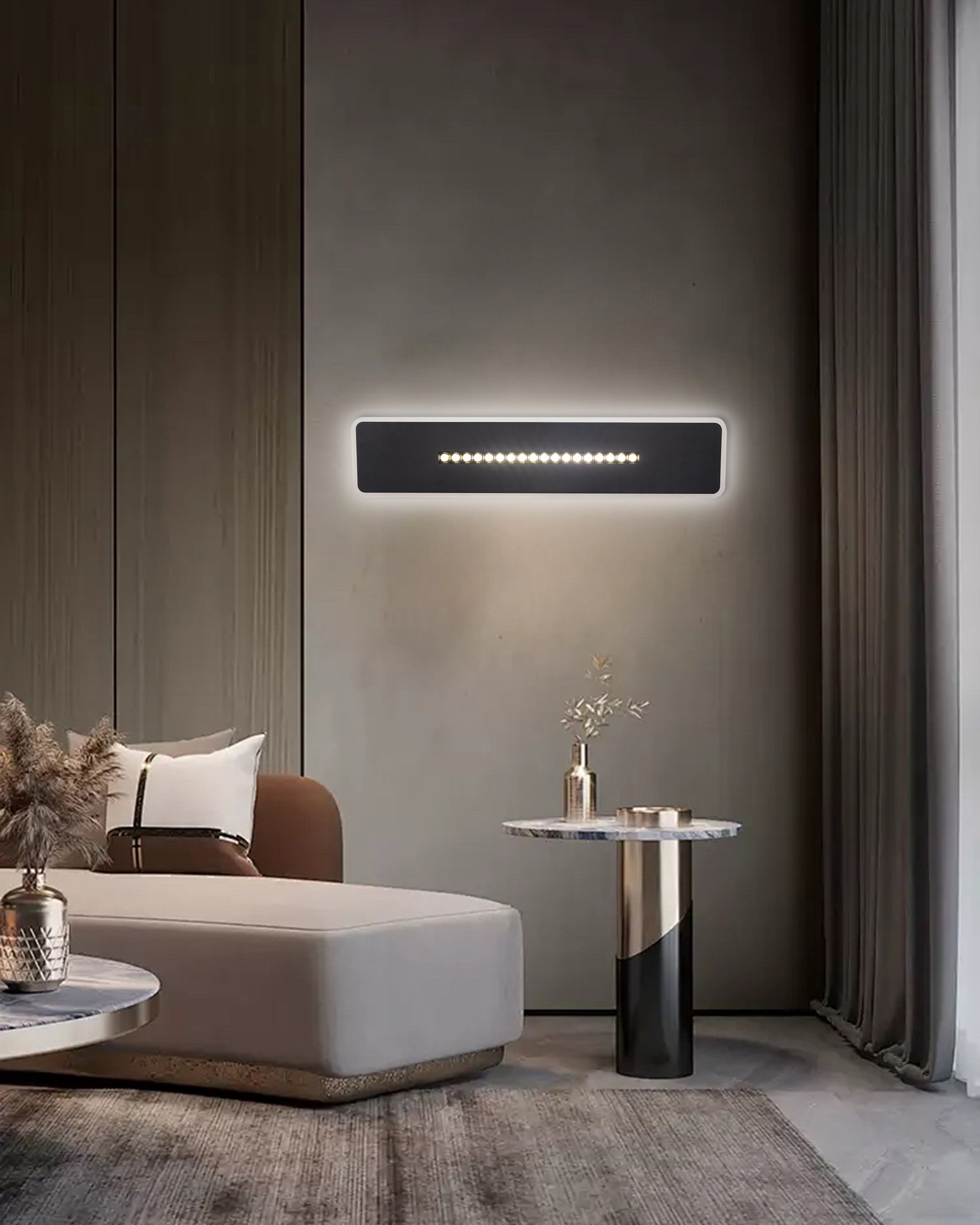 Aplica LED dreptunghi neagra 22W montata pe perete in living modern, iluminare ambientala calda
