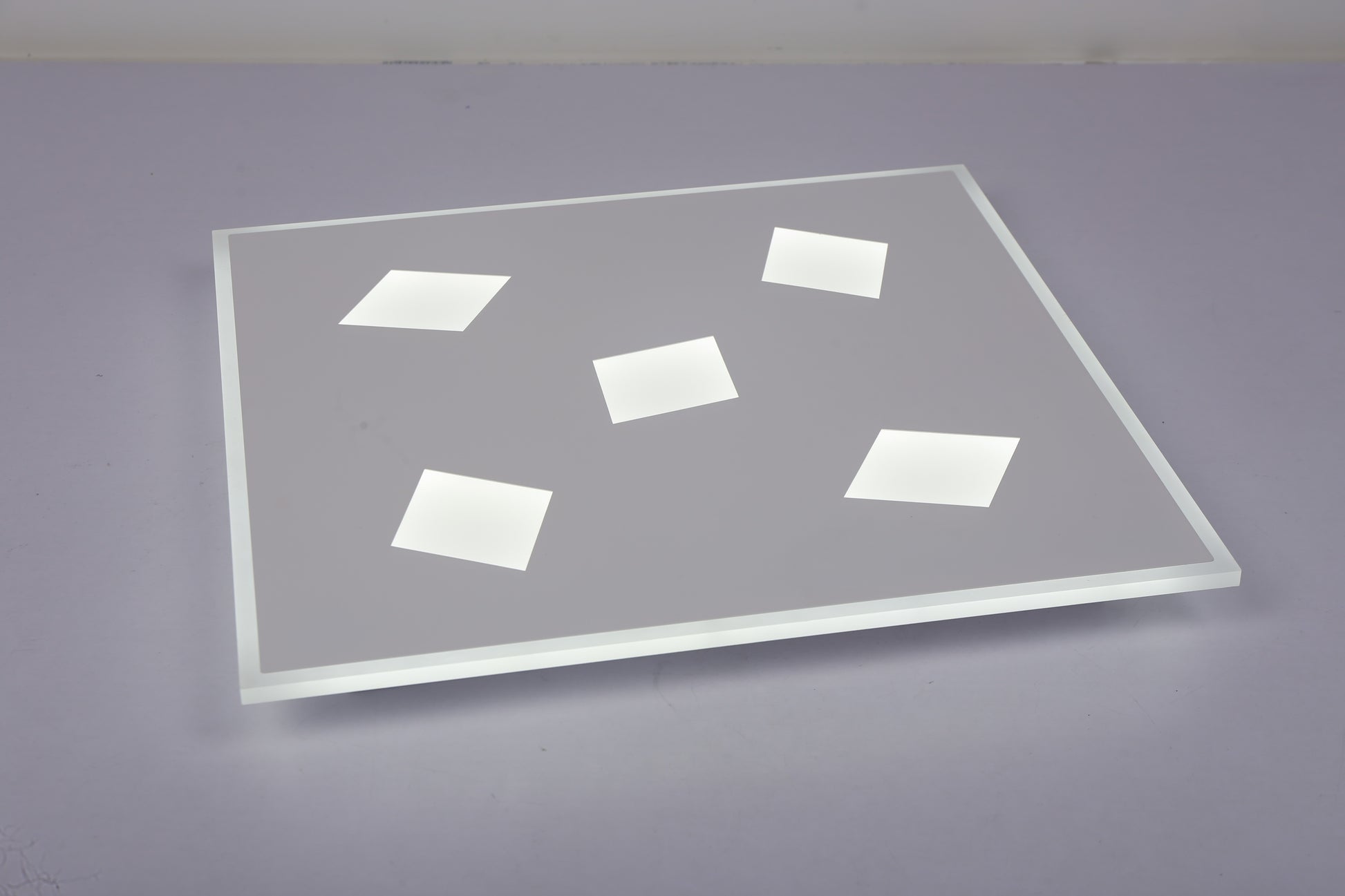 Plafoniera LED patrata, lumina rece 6500K, unghi lateral, margine difuzoare transparente