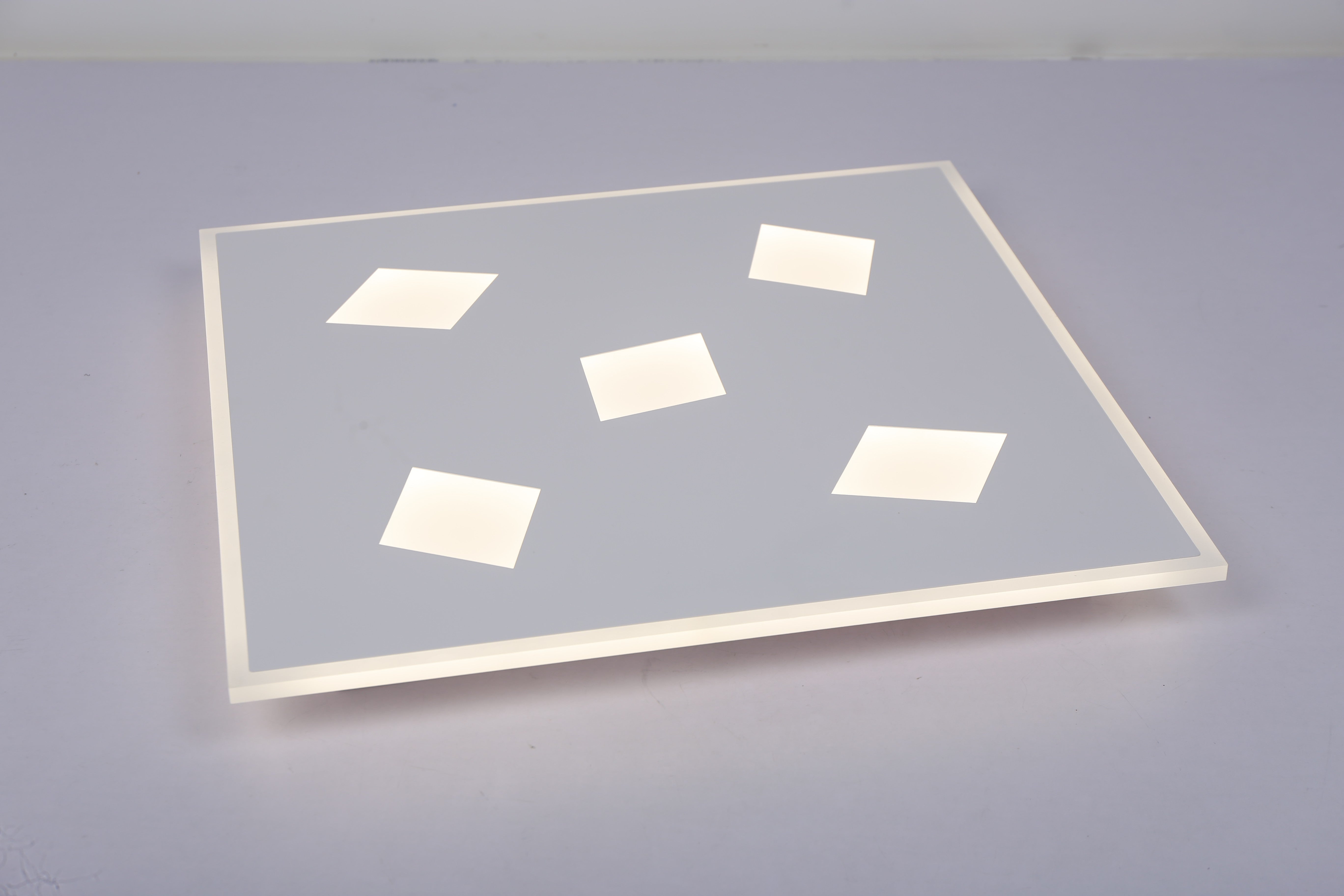 Plafoniera LED patrata 76W, unghi lateral, lumina neutra, rama frosted si 5 module luminoase active