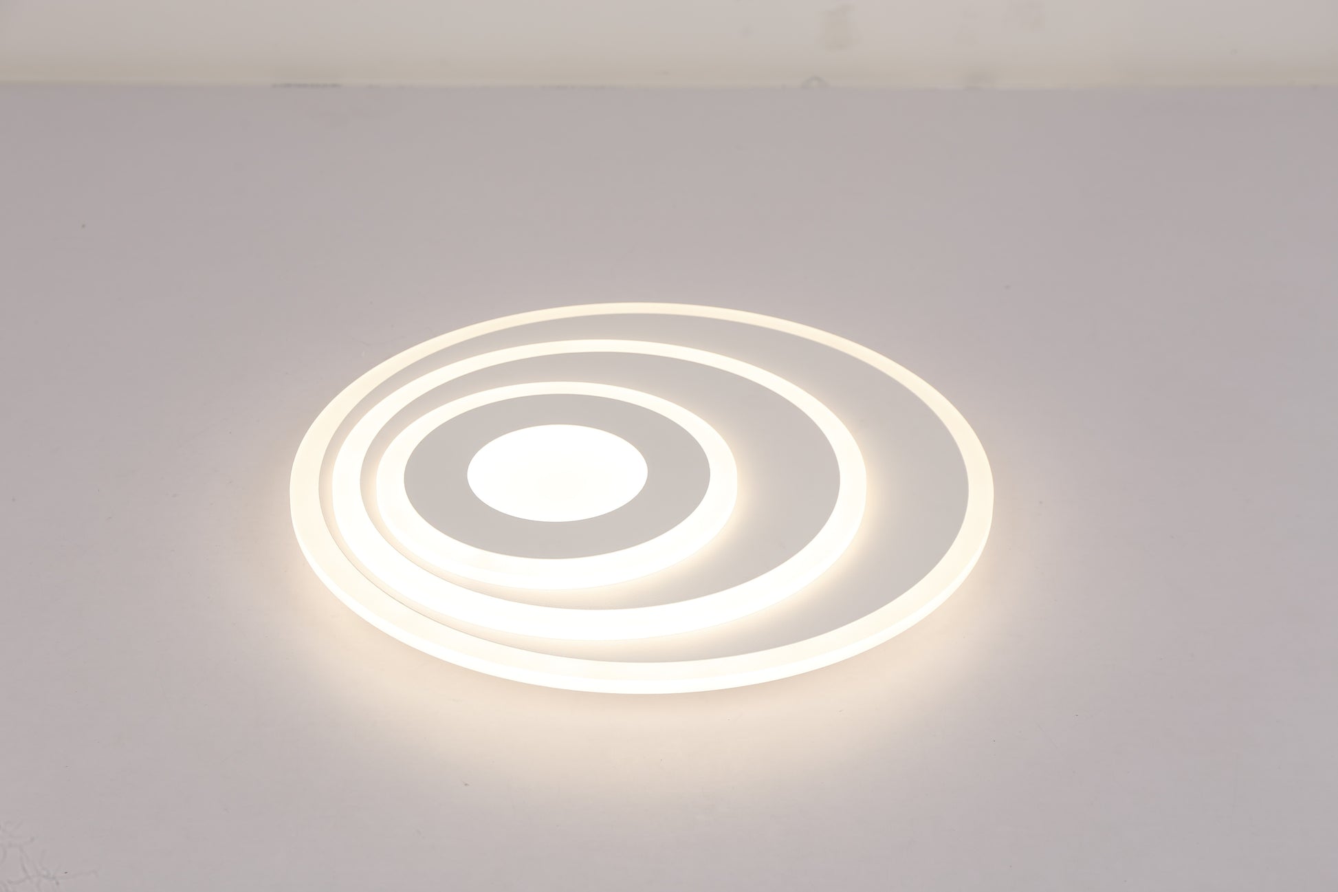 Plafoniera LED rotunda 56W montata pe tavan, lumina alba neutra uniforma, difuzor acrilic