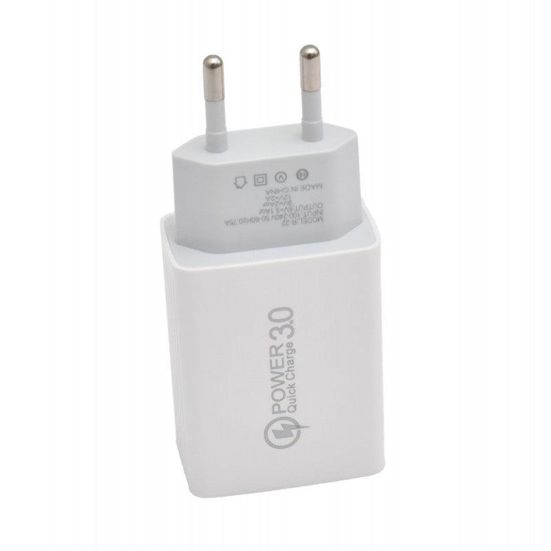 Incarcator retea Quick Charge 3.0 vazut din spate, cu specificatii tehnice imprimate