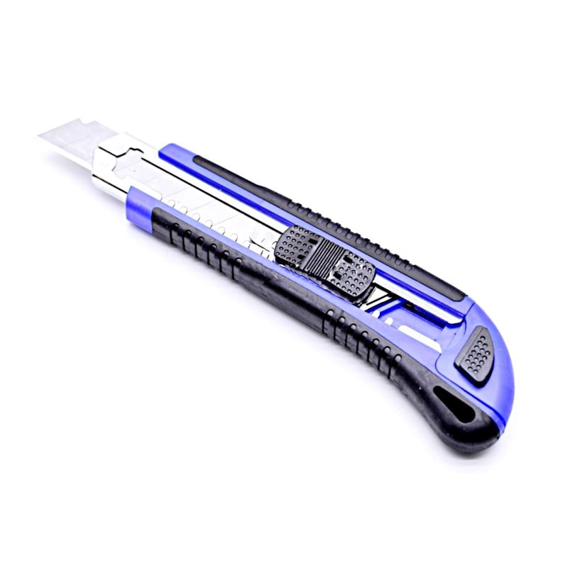 Professional Plastic Cutter + 3 Spare Blades